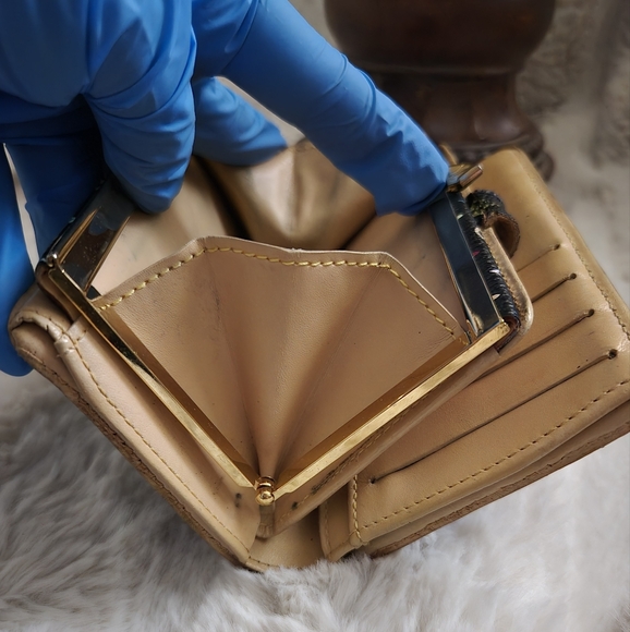 Authentic Louis Vuitton Multi Color Murakami Kiss Clasp Wallet - Picture 13 of 16